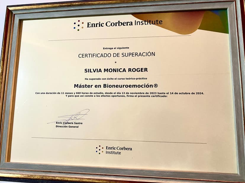 Certificado de Superación del Máster en Bioneuroemoción® di Silvia Monica Roger — 440 ore, Enric Corbera Institute